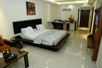 Bouery Hotel Kfar Yassine Екстериор снимка